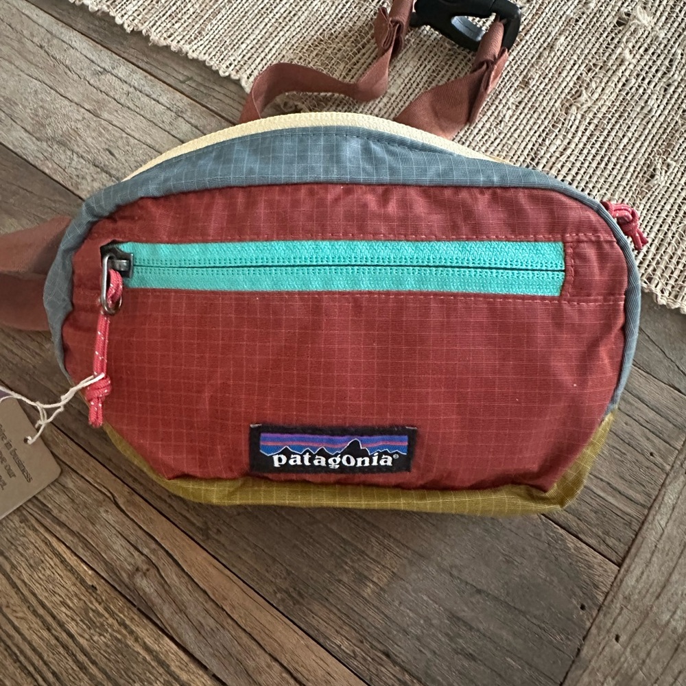 NWT Patagonia Ultralight Black Hole Mini Hip Fanny Pack in Patchwork Cabin Gold